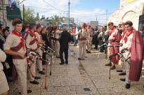 بالصور: الطوائف المسيحية والسرايا الكشفية تحتفل بعيد لد في كنيسة الخضر